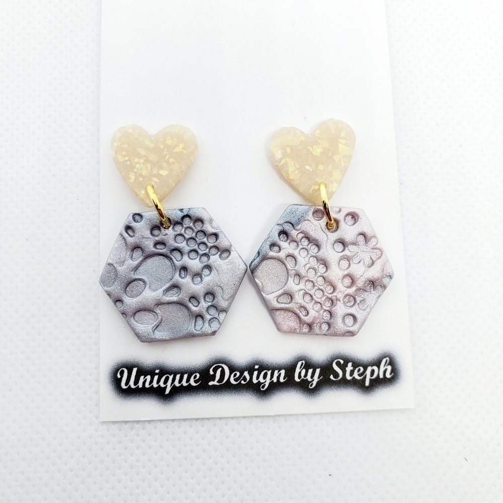 🛍️FREE w/$15☀️ Clay earrings, pearl shimmer swirl design